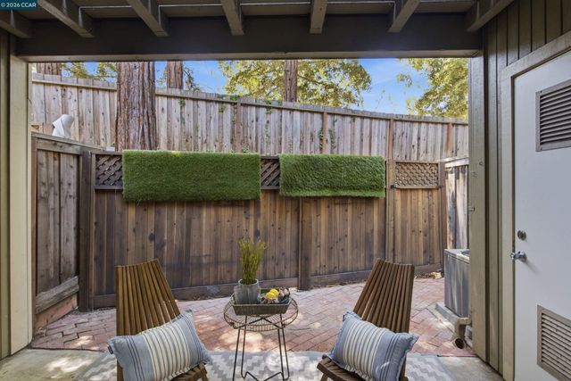 458 Eastgate Ln, Martinez, CA 94553