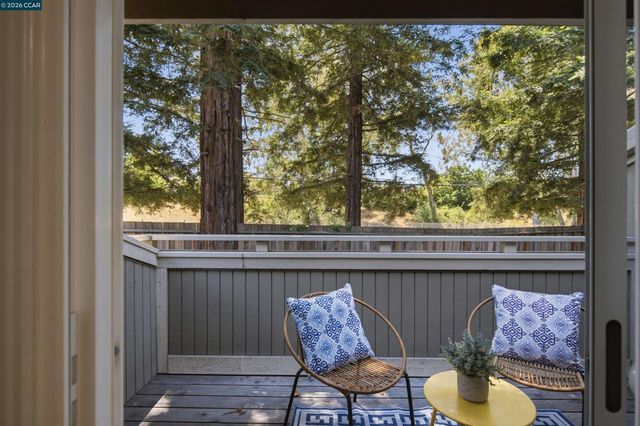 458 Eastgate Ln, Martinez, CA 94553