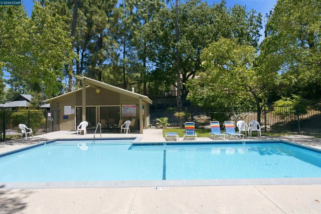 458 Eastgate Ln, Martinez, CA 94553