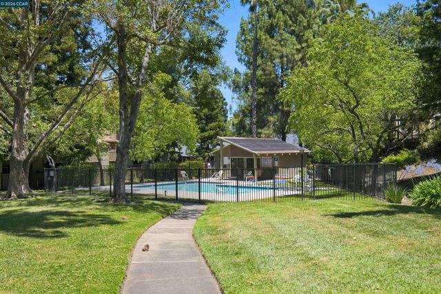 458 Eastgate Ln, Martinez, CA 94553
