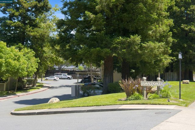 458 Eastgate Ln, Martinez, CA 94553