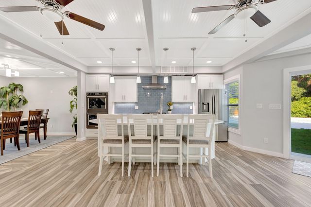 10355 Seagrape Way, Palm Beach Gardens, FL 33418