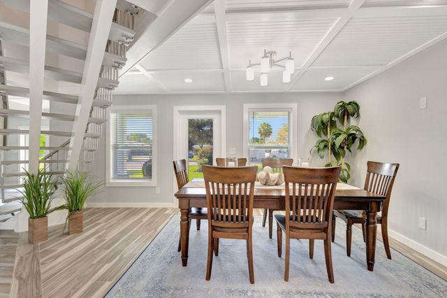 10355 Seagrape Way, Palm Beach Gardens, FL 33418