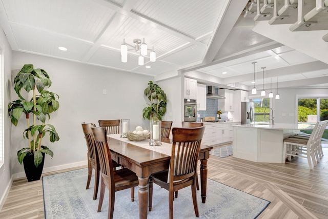 10355 Seagrape Way, Palm Beach Gardens, FL 33418