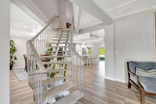 10355 Seagrape Way, Palm Beach Gardens, FL 33418