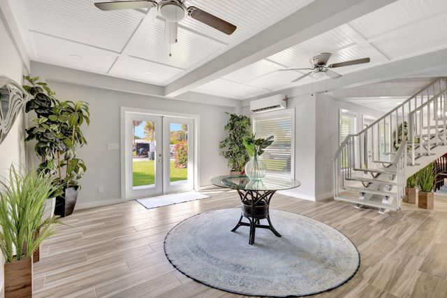 10355 Seagrape Way, Palm Beach Gardens, FL 33418