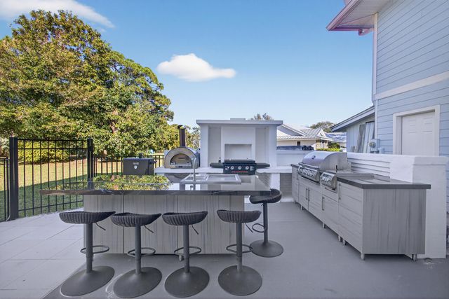 10355 Seagrape Way, Palm Beach Gardens, FL 33418