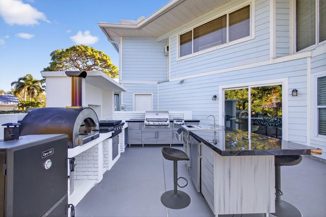 10355 Seagrape Way, Palm Beach Gardens, FL 33418