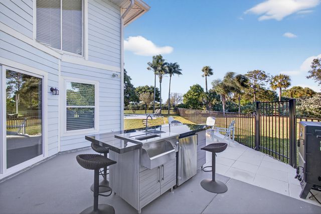 10355 Seagrape Way, Palm Beach Gardens, FL 33418