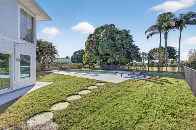 10355 Seagrape Way, Palm Beach Gardens, FL 33418