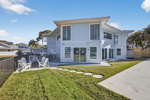 10355 Seagrape Way, Palm Beach Gardens, FL 33418