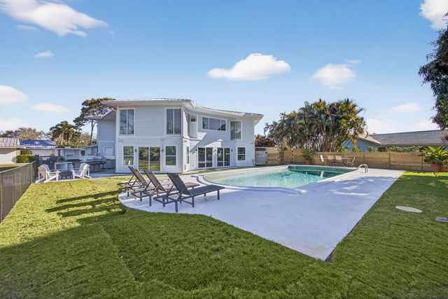 10355 Seagrape Way, Palm Beach Gardens, FL 33418