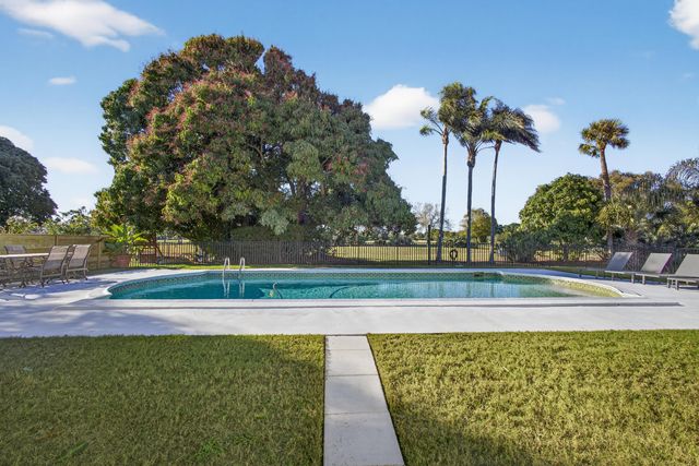 10355 Seagrape Way, Palm Beach Gardens, FL 33418