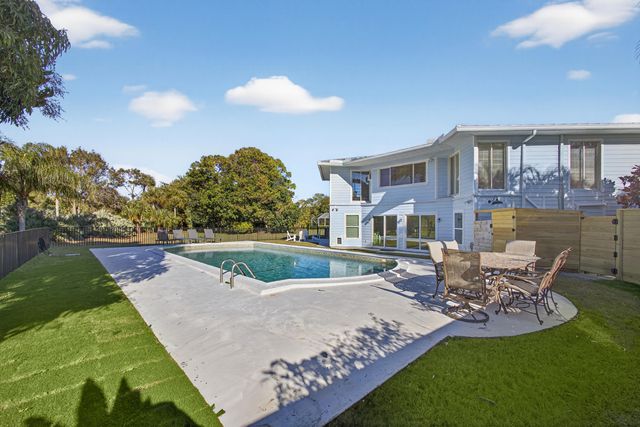 10355 Seagrape Way, Palm Beach Gardens, FL 33418