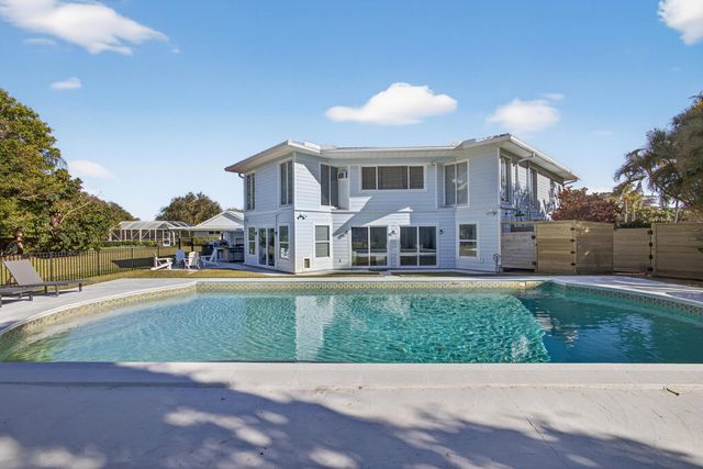 10355 Seagrape Way, Palm Beach Gardens, FL 33418