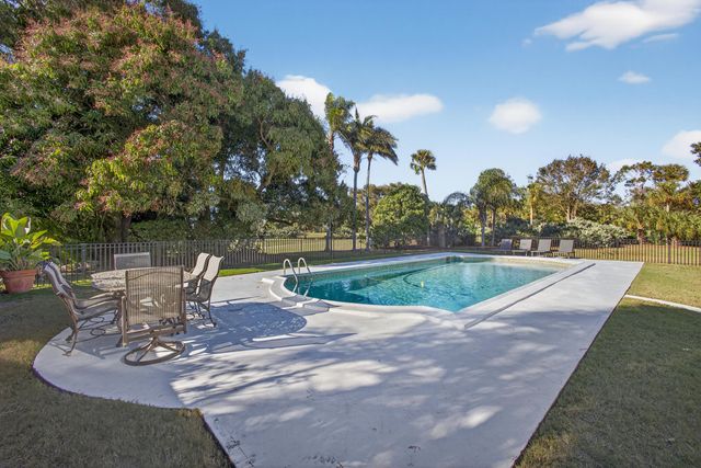 10355 Seagrape Way, Palm Beach Gardens, FL 33418