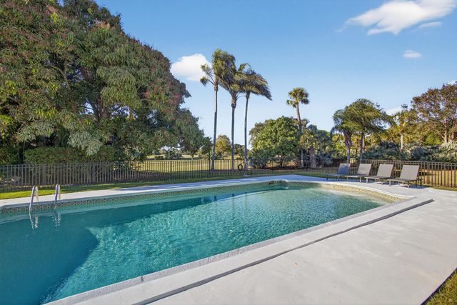 10355 Seagrape Way, Palm Beach Gardens, FL 33418