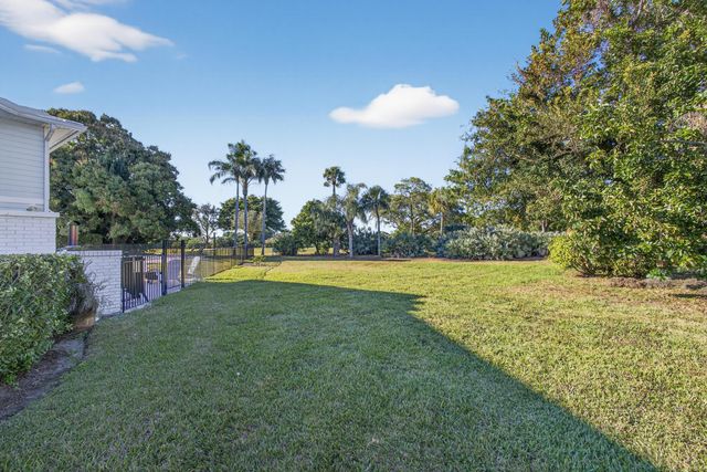 10355 Seagrape Way, Palm Beach Gardens, FL 33418