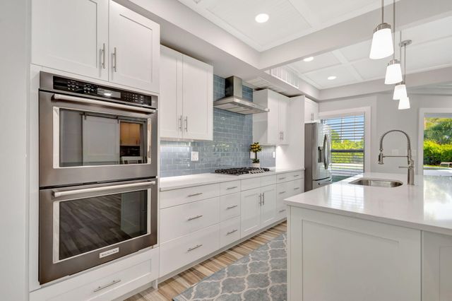 10355 Seagrape Way, Palm Beach Gardens, FL 33418