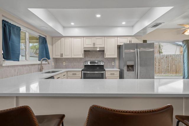 304 Old Course Drive, Friendswood, TX 77546