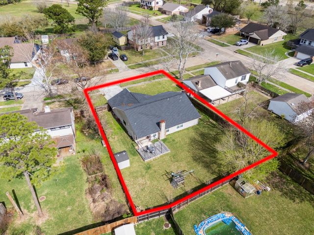 304 Old Course Drive, Friendswood, TX 77546