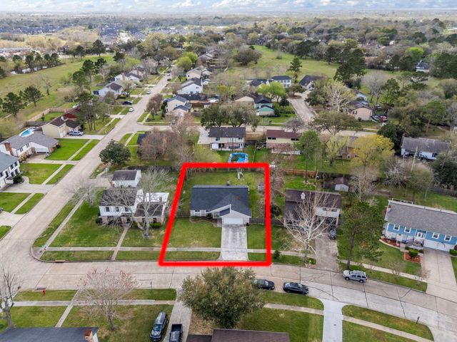 304 Old Course Drive, Friendswood, TX 77546