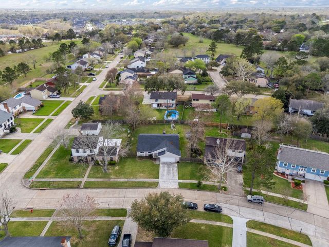 304 Old Course Drive, Friendswood, TX 77546