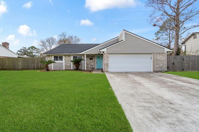 304 Old Course Drive, Friendswood, TX 77546