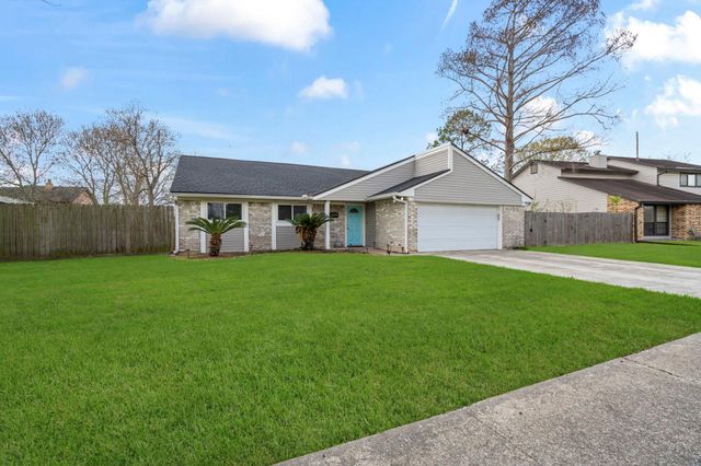 304 Old Course Drive, Friendswood, TX 77546