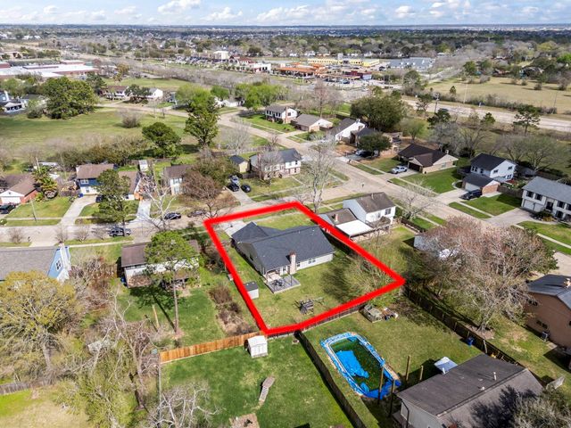 304 Old Course Drive, Friendswood, TX 77546