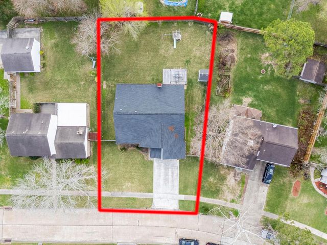 304 Old Course Drive, Friendswood, TX 77546