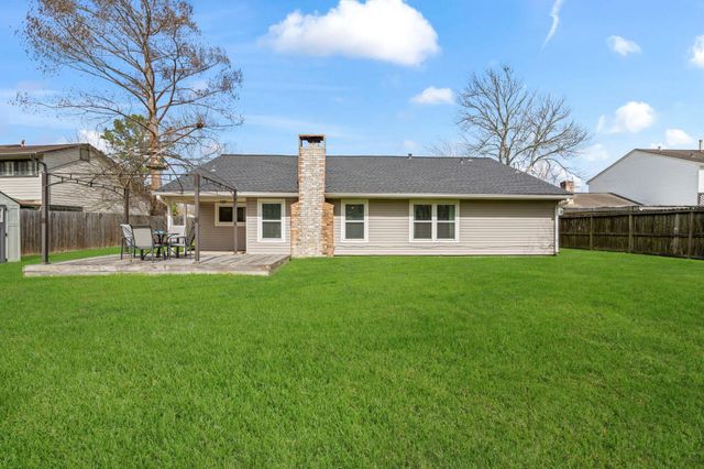 304 Old Course Drive, Friendswood, TX 77546