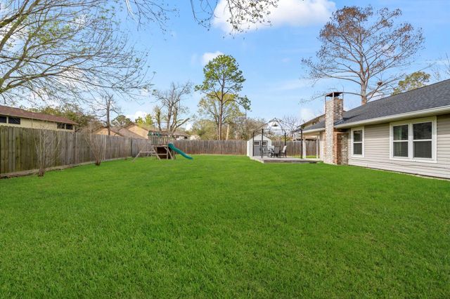 304 Old Course Drive, Friendswood, TX 77546