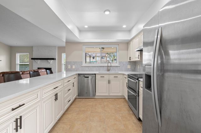 304 Old Course Drive, Friendswood, TX 77546