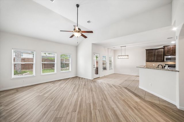 2033 Borthwick Lane, Conroe, TX 77301