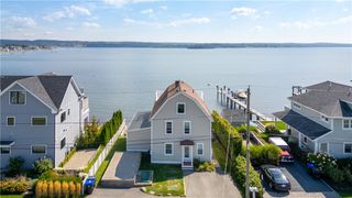38 Aquidneck Avenue, Portsmouth, RI 02871