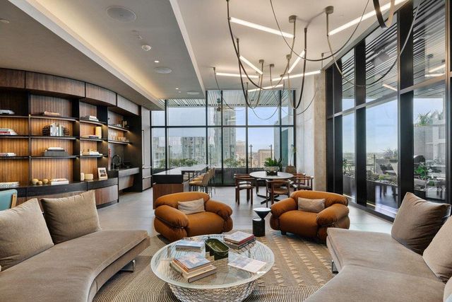 610 Davis ST 2811, Austin, TX 78701