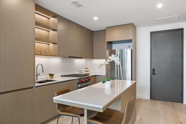 610 Davis ST 2811, Austin, TX 78701