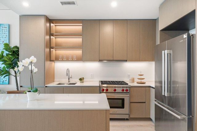 610 Davis ST 2811, Austin, TX 78701