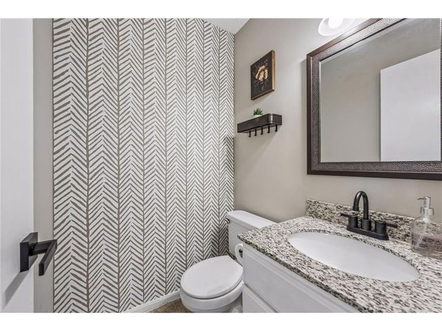 330 Leeward Trail, Woodbury, MN 55129
