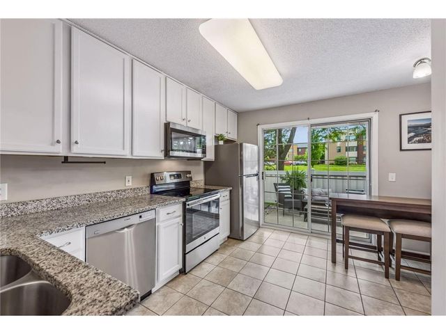 330 Leeward Trail, Woodbury, MN 55129