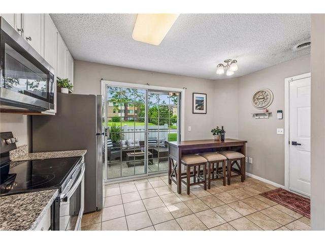 330 Leeward Trail, Woodbury, MN 55129