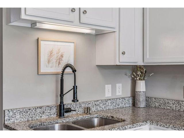 330 Leeward Trail, Woodbury, MN 55129