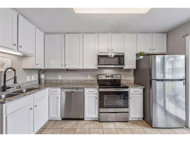 330 Leeward Trail, Woodbury, MN 55129