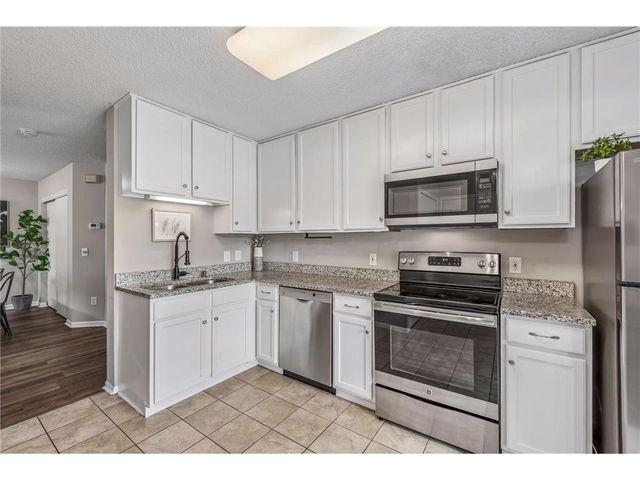 330 Leeward Trail, Woodbury, MN 55129