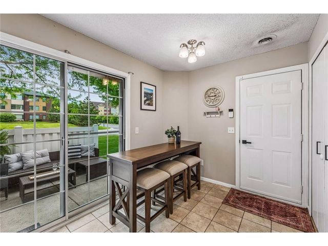 330 Leeward Trail, Woodbury, MN 55129