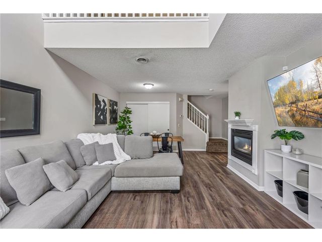 330 Leeward Trail, Woodbury, MN 55129