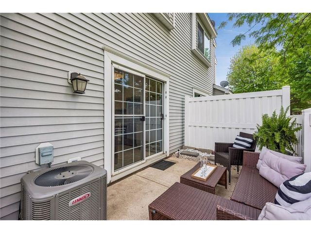 330 Leeward Trail, Woodbury, MN 55129