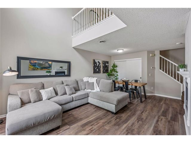 330 Leeward Trail, Woodbury, MN 55129