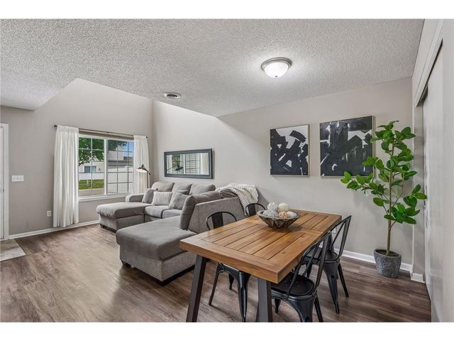 330 Leeward Trail, Woodbury, MN 55129